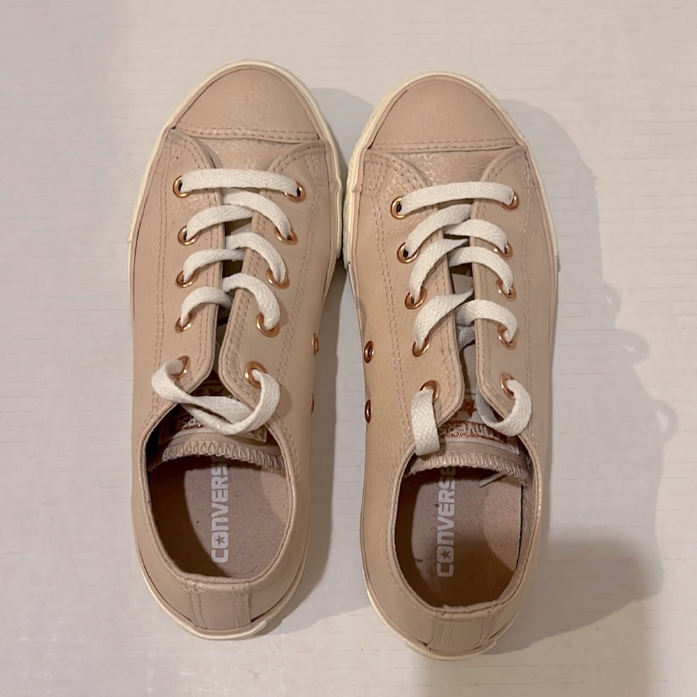 NWOB. Converse All Star blush pink low top leather sneakers. Size Junior 3
